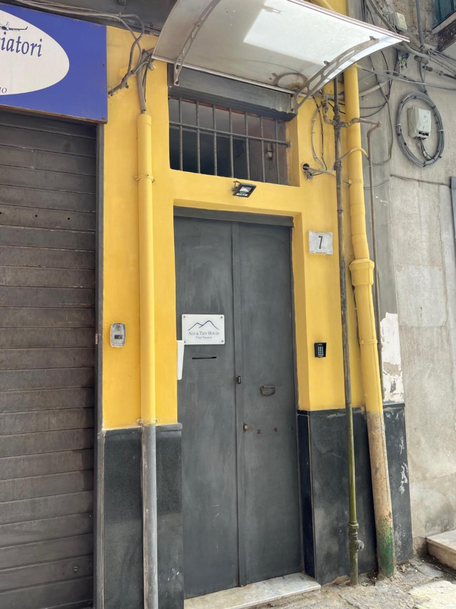 Ale & Tizy House Bed & Breakfast Napoli Ngoại thất bức ảnh